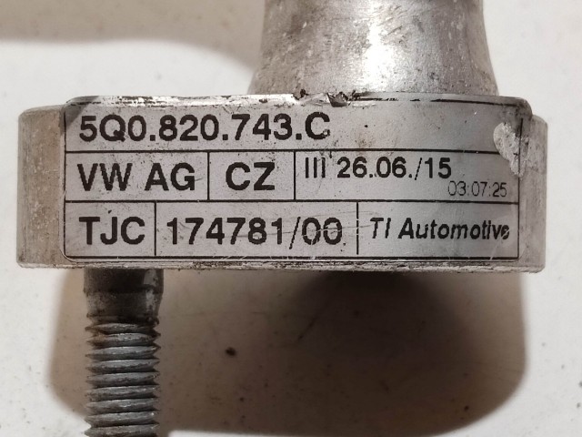 Volkswagen Golf VII, Skoda Octavia III, Seat Leon 5F,  Audi A3 (8V1, 8VK,) klímacső 5Q0.820.743.C