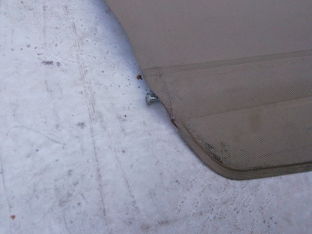 211097 Audi A2  2000-2005 kalaptartó (csomagtér roló), a képen látható sérüléssel