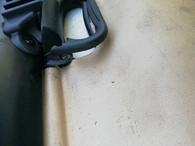 211091 BMW 5 E60 2003-2010 kalaptartó (csomagtér roló), a képen látható sérüléssel