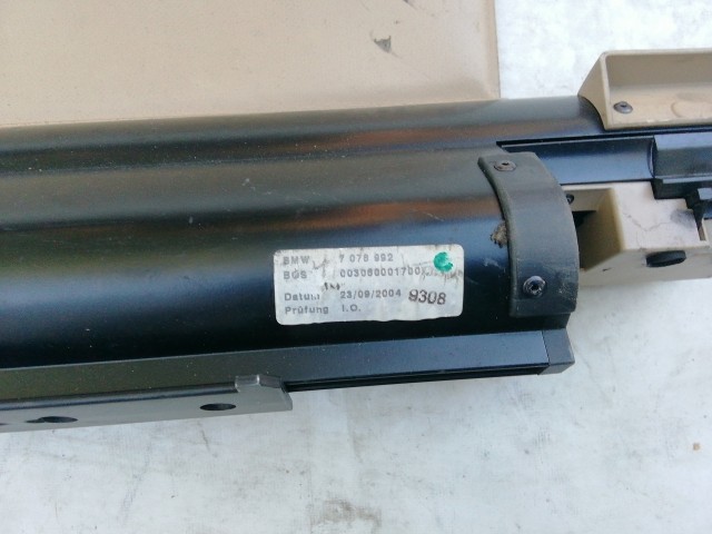 211091 BMW 5 E60 2003-2010 kalaptartó (csomagtér roló), a képen látható sérüléssel