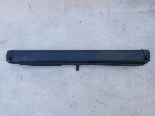 211085 Mercedes Benz E-Class W210 1995-2002 kalaptartó (csomagtér roló), a képen látható sérüléssel