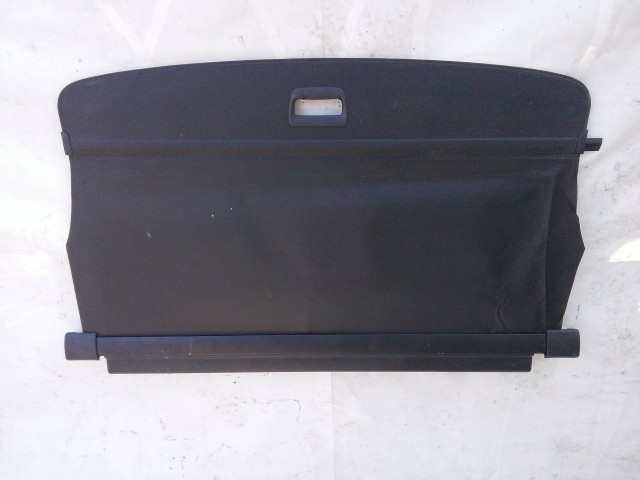 211078 Volkswagen Golf VII 2014-2020 kombi kalaptartó (csomagtér roló) a képen látható sérüléssel