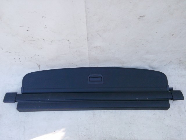 211078 Volkswagen Golf VII 2014-2020 kombi kalaptartó (csomagtér roló) a képen látható sérüléssel