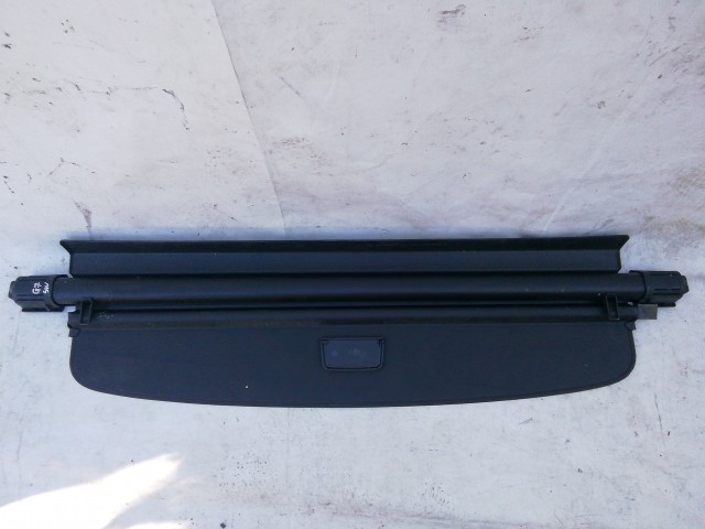 211078 Volkswagen Golf VII 2014-2020 kombi kalaptartó (csomagtér roló) a képen látható sérüléssel