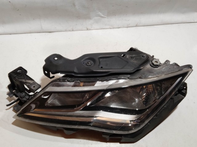 208658 Seat Leon 5F 2012-2017 bal első fényszóró, hátsó rögzítési pont törött!!!