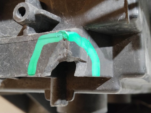 208658 Seat Leon 5F 2012-2017 bal első fényszóró, hátsó rögzítési pont törött!!!