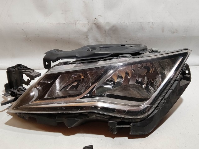 208658 Seat Leon 5F 2012-2017 bal első fényszóró, hátsó rögzítési pont törött!!!