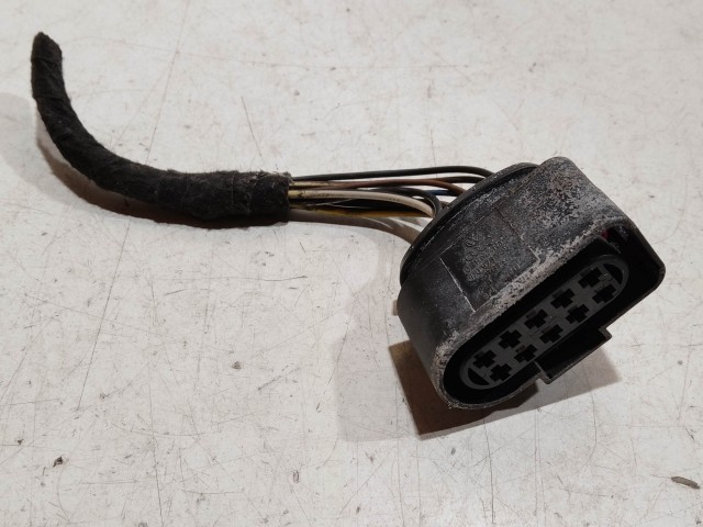 Seat Leon 5F 2012-2017 bal első fényszóró elektromos csatlakozó 90022035