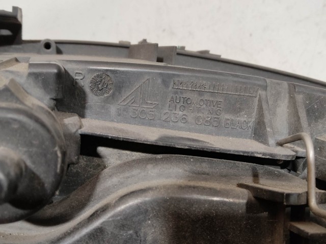 208660 Alfa Romeo GT 2003-2010 jobb első fényszóró, a képen látható sérüléssel