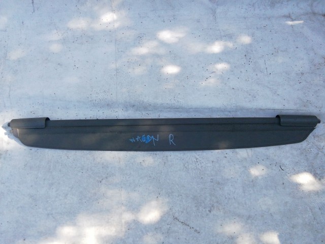 211147 Suzuki Wagon R+ 1998-2003 kalaptartó, a képen látható sérüléssel