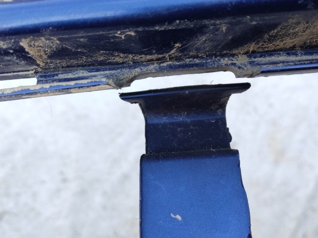 208700 Fiat Grande Punto  2005-2009 kék színű első lökhárító, a képen látható sérüléssel