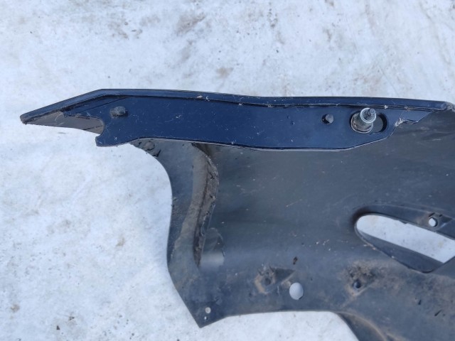 208696 Fiat Grande Punto 2005-2009 fekete színű első lökhárító, a képen látható sérüléssel