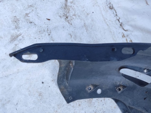 208693 Fiat Grande Punto 2005-2009 sötét kék színű első lökhárító, a képen látható sérüléssel