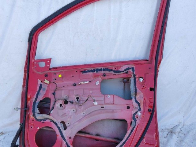 208704 Opel Agila, Suzuki Splash 2008-2014 piros színű, jobb első ajtó a képen látható sérüléssel