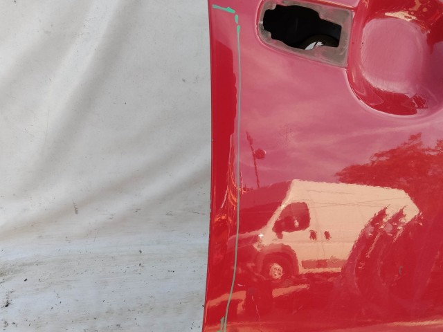 208704 Opel Agila, Suzuki Splash 2008-2014 piros színű, jobb első ajtó a képen látható sérüléssel