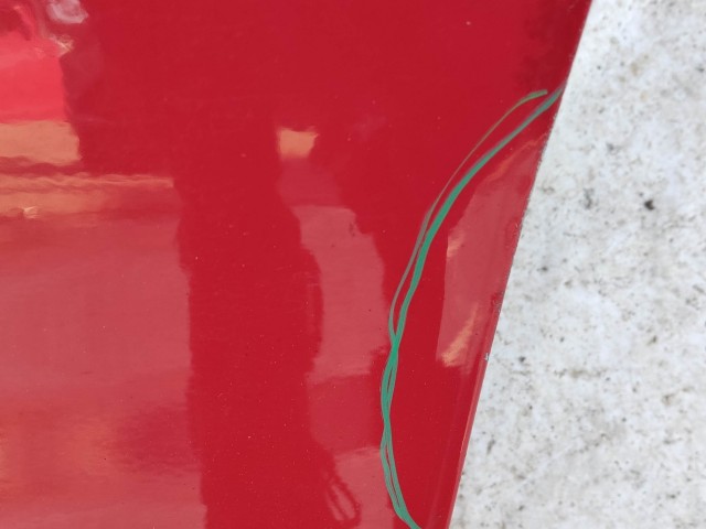 208705 Opel Agila , Suzuki Splash 2008-2014 bal első piros színű ajtó, a képen látható sérüléssel