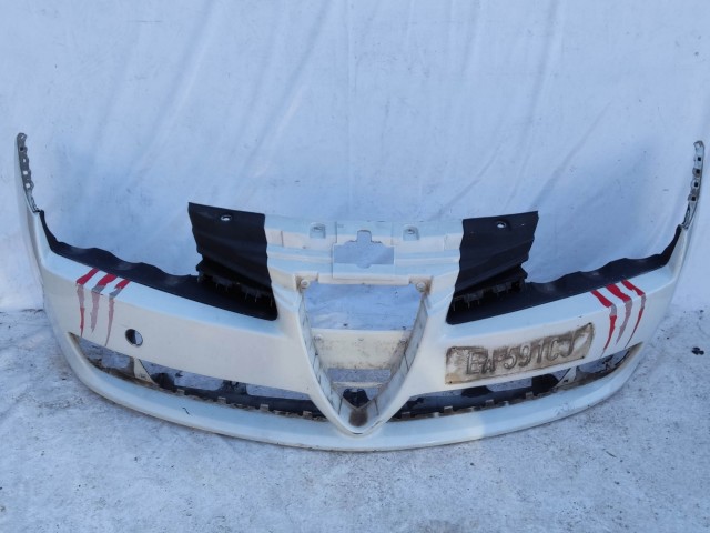 208709 Alfa Romeo 159 első lökhárító, alap kivitel ( nem mosós, nem Pdc-s)