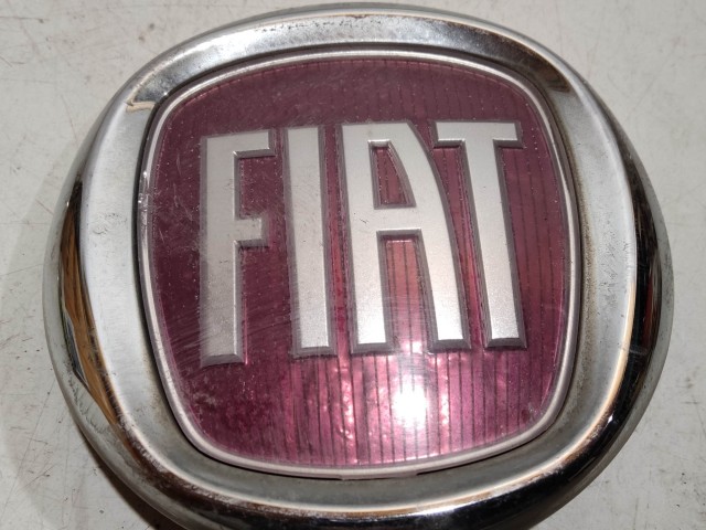 208746 Fiat Grande Punto, 500, Linea, Panda II. első embléma 51932710