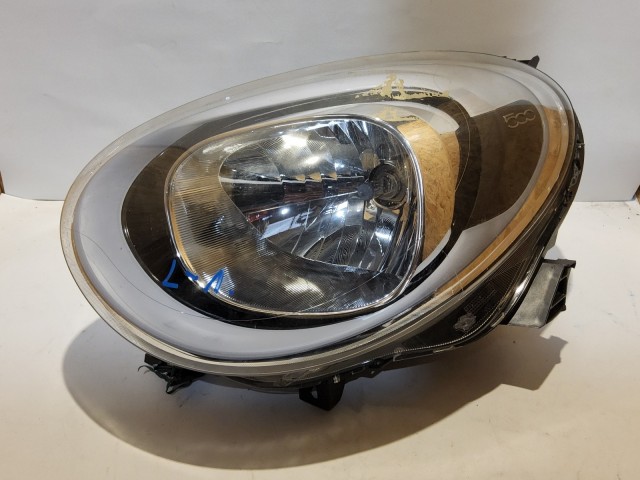 57279 Fiat 500 L bal első fényszóró, a képen látható sérüléssel 51978445
