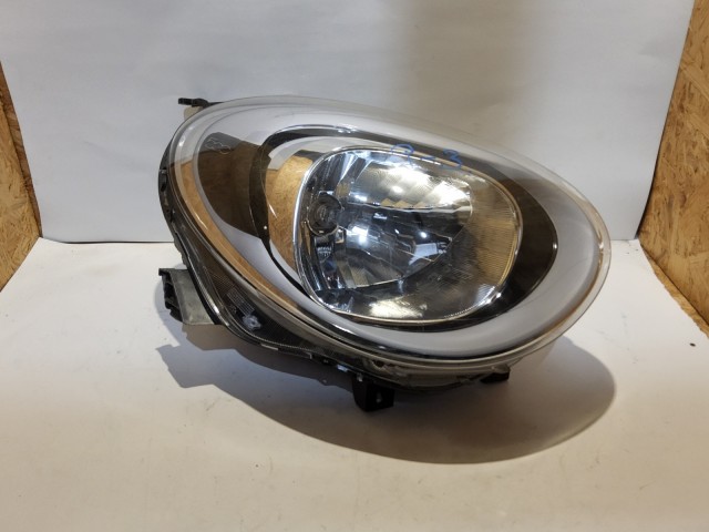 57280 Fiat 500 L jobb első fényszóró, a képen látható sérüléssel 51978414