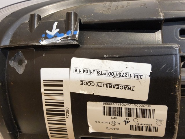 57280 Fiat 500 L jobb első fényszóró, a képen látható sérüléssel 51978414