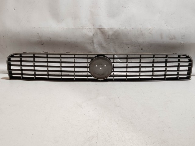 208758 Fiat Grande Punto  2005-2009 ezüst színű, első felső díszrács, a képen látható sérüléssel