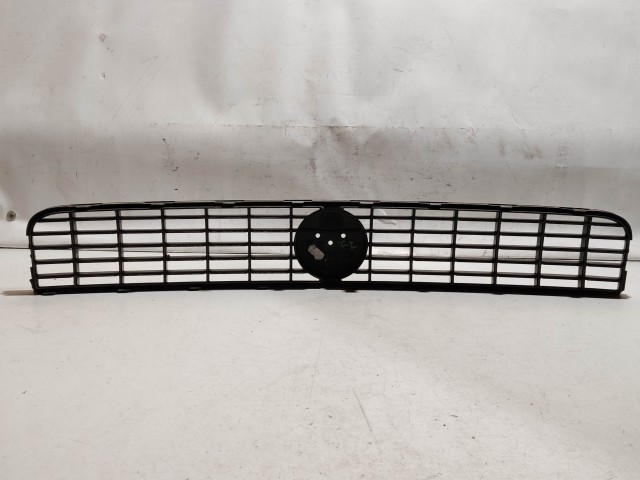 208760 Fiat Grande Punto  2005-2009 ezüst színű, első felső díszrács, a képen látható sérüléssel