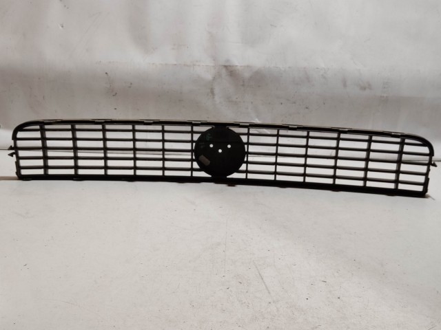 208761 Fiat Grande Punto  2005-2009 ezüst színű, első felső díszrács, a képen látható sérüléssel