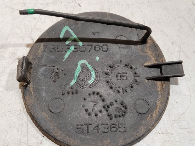 208774 Fiat Grande Punto 2005-2009 első vonószem takaró