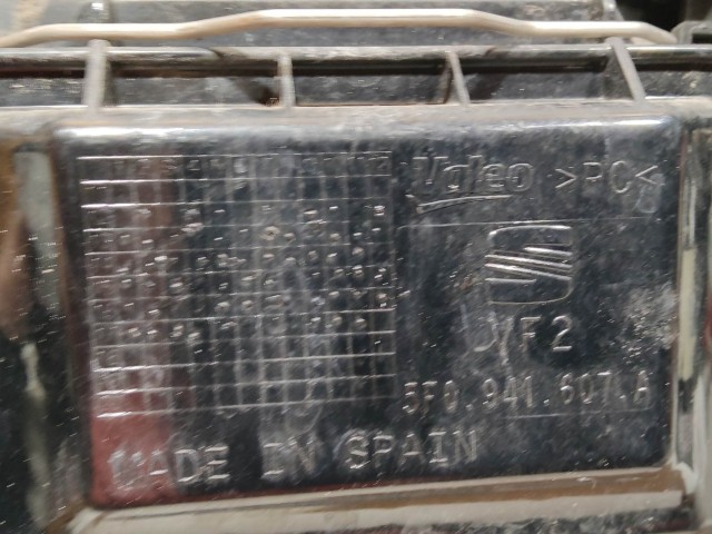 208776 Seat Leon 5F 2012-2017 bal első fényszóró 90022035