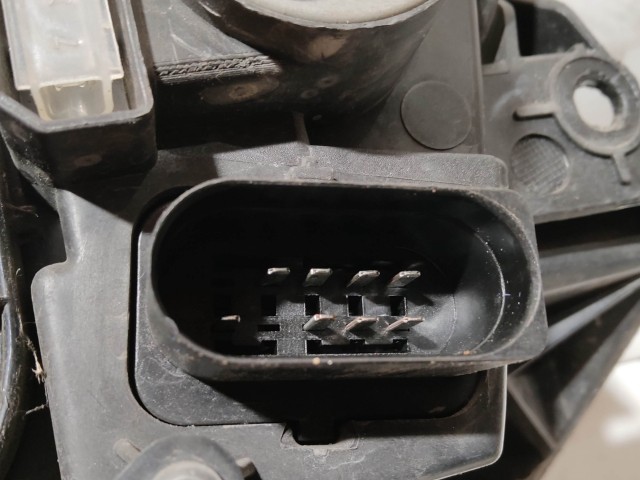 208778 Seat Leon 5F 2012-2017 jobb első fényszóró, hátsó rögzítési pont törött!!!