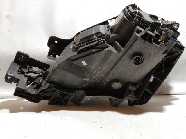 208778 Seat Leon 5F 2012-2017 jobb első fényszóró, hátsó rögzítési pont törött!!!