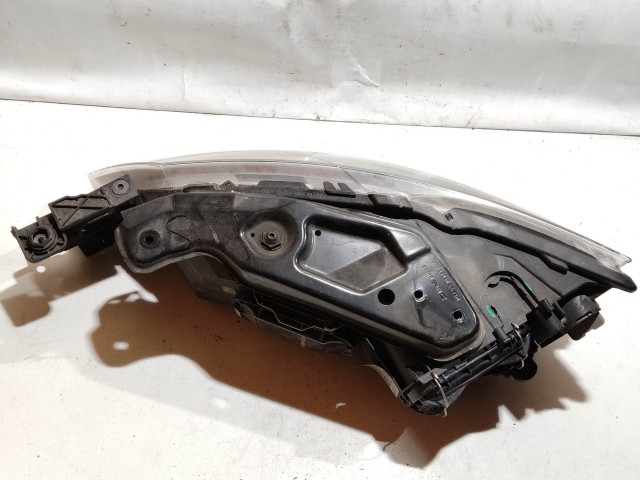 208778 Seat Leon 5F 2012-2017 jobb első fényszóró, hátsó rögzítési pont törött!!!