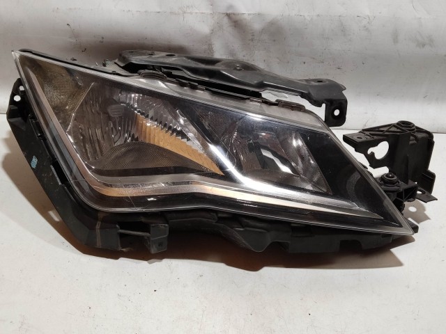 208778 Seat Leon 5F 2012-2017 jobb első fényszóró, hátsó rögzítési pont törött!!!