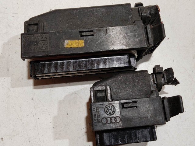 208823 Volkswagen Polo 6N1 1,4 8v benzin motorvezérlő elektromos csatlakozó 0261207178 , 030906032CG