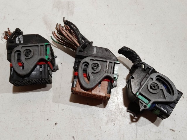 208829 Renault Megane II. motorvezérlő elektromos csatlakozó motorvezérlő a képen látható sérüléssel 8200387138