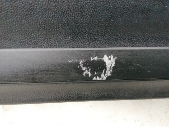 211124 Volkswagen Passat B7 2010-2014 kalaptartó (csomagtér roló) a képen látható sérüléssel