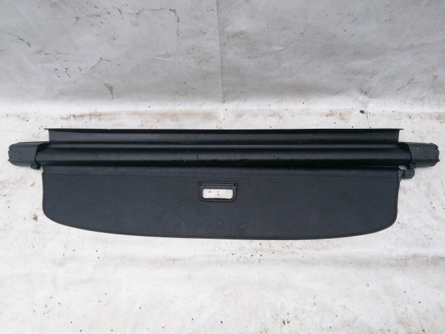 211124 Volkswagen Passat B7 2010-2014 kalaptartó (csomagtér roló) a képen látható sérüléssel