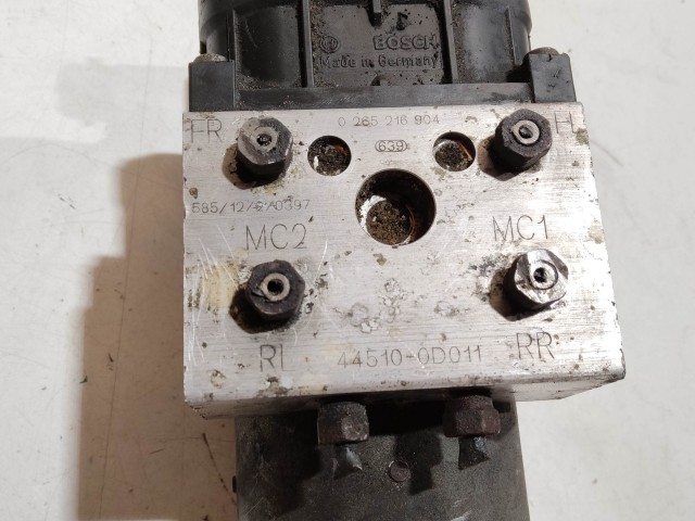 208889 Toyota Yaris I. 1999-2005 Abs, a képen látható sérüléssel 0265216904 , 44510-0D011