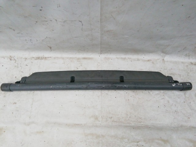 211199 Jeep Cherokee 2002-2008 kalaptartó (csomagtér roló), a képen látható sérüléssel