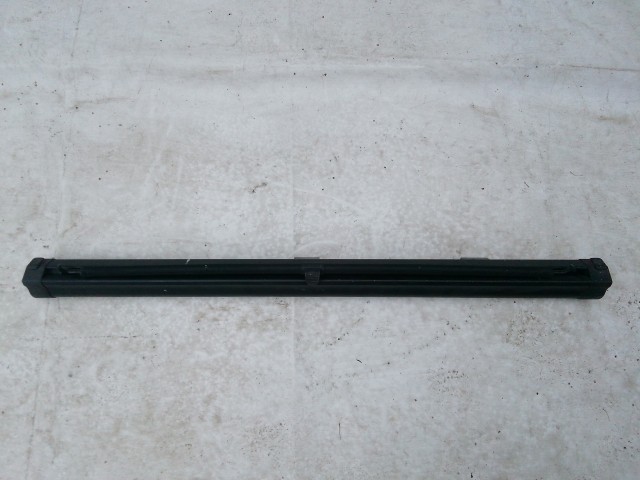 211191  Audi A4 B8 2008-2016 térelválasztó roló