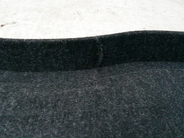 211166 Alfa Romeo MiTo 2008-2018 kalaptartó, a képen látható sérüléssel