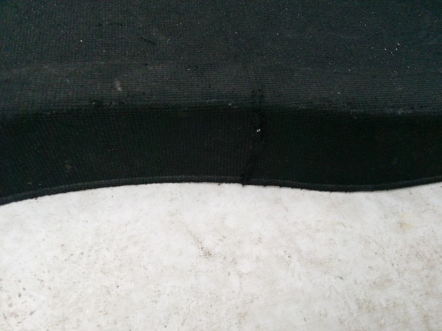 211166 Alfa Romeo MiTo 2008-2018 kalaptartó, a képen látható sérüléssel