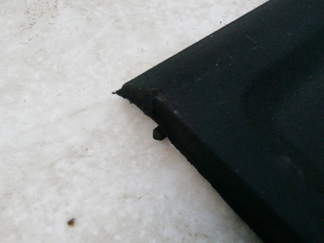 211164 Alfa Romeo MiTo 2008-2018 kalaptartó, a képen látható sérüléssel