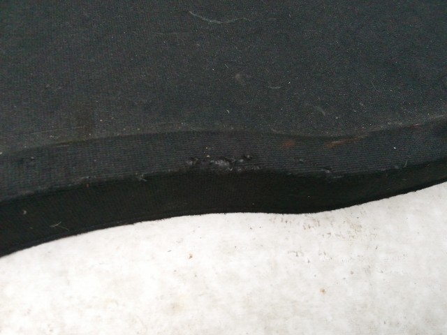 211164 Alfa Romeo MiTo 2008-2018 kalaptartó, a képen látható sérüléssel