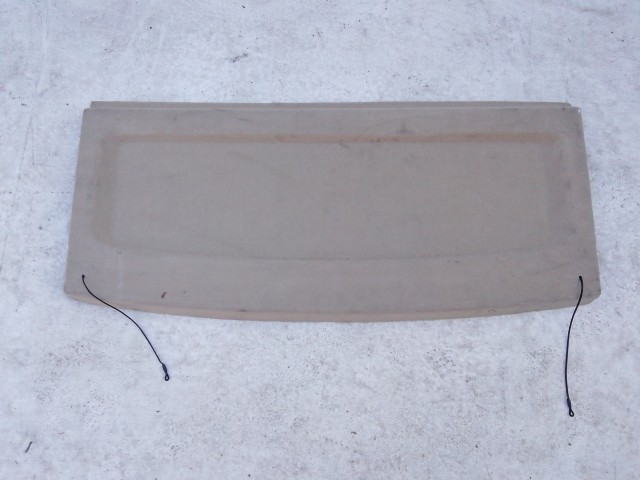 211236 Volkswagen Polo 9N 2001-2009 kalaptartó, a képen látható sérüléssel