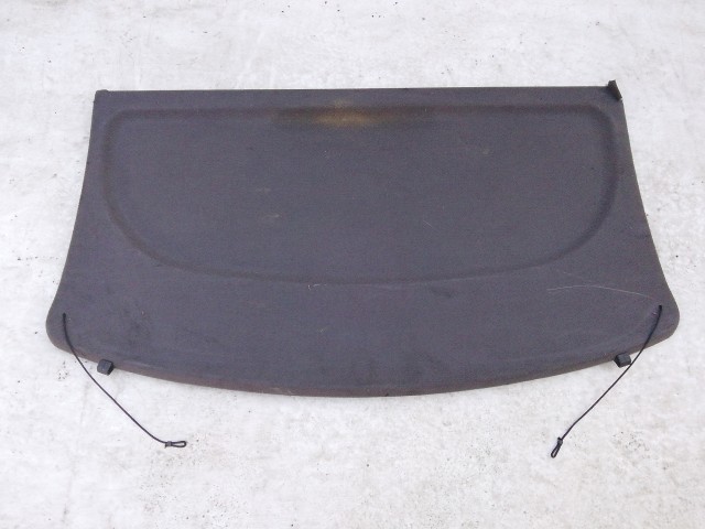 211235 Toyota Celica 1999-2005 kalaptartó, a képen látható sérüléssel