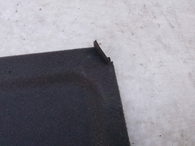 211235 Toyota Celica 1999-2005 kalaptartó, a képen látható sérüléssel