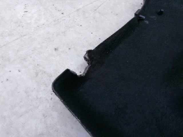 211227 Citroen DS3 2009-2015 kalaptartó, a képen látható sérüléssel