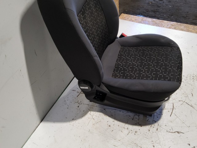 207331 Fiat Doblo 2009-2022 jobb első tárolórekeszes ülés, légzsák nélküli kivítel